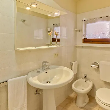 Amazing Apartment Apartment Miasino